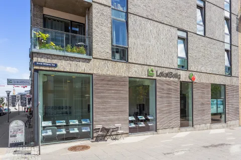 Ejendomsmægler Velkommen til LokalBolig Sydhavn. Butik belligende i København SV. Ejendomsmægler Velkommen til LokalBolig Sydhavn køb og salg af boliger i København SV og omegn.