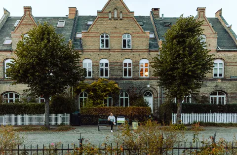 Ejendomsmægler Velkommen til LokalBolig Østerbro. Butik belligende i København Ø. Ejendomsmægler Velkommen til LokalBolig Østerbro køb og salg af boliger i København Ø og omegn.