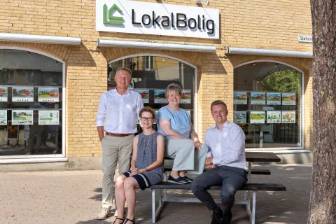 Ejendomsmægler LokalBolig Allerød - Din lokale ejendomsmægler . Butik belligende i Allerød. Ejendomsmægler LokalBolig Allerød - Din lokale ejendomsmægler køb og salg af boliger i Allerød og omegn.