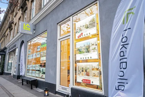 Ejendomsmægler Velkommen til LokalBolig Frederiksberg og Vesterbro. Butik belligende i Frederiksberg . Ejendomsmægler Velkommen til LokalBolig Frederiksberg og Vesterbro køb og salg af boliger i Frederiksberg og omegn.
