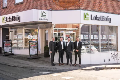 Ejendomsmægler Velkommen til LokalBolig Aarhus Vest - Din lokale ejendomsmægler.. Butik belligende i Åbyhøj. Ejendomsmægler Velkommen til LokalBolig Aarhus Vest - Din lokale ejendomsmægler. køb og salg af boliger i Åbyhøj og omegn.